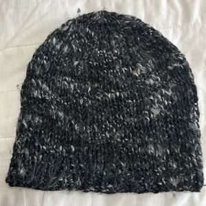 Aritzia Wilfred Free hat. 50% Wool. One Size